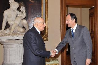 Il Presidente Giorgio Napolitano accolto da Franco Frattini, Ministro degli Affari Esteri, in occasione della presentazione degli auguri di Natale e Capodanno da parte del Corpo Diplomatico