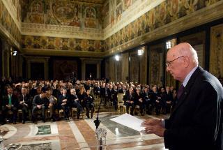 Il Presidente Giorgio Napolitano rivolge il suo indirizzo di saluto nel corso dell'incontro con le Alte Cariche dello Stato, in occasione dello scambio degli auguri di Natale e Capodanno