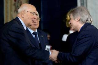 Il Presidente Giorgio Napolitano consegna il Premio &quot;Vittorio De Sica&quot; a Ennio Calabria, Pittura