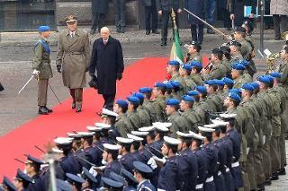 Il Presidente Giorgio Napolitano riceve gli onori militari in piazza Prampolini