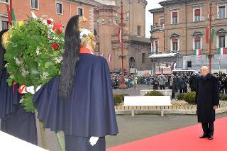 Il Presidente Giorgio Napolitano depone una corona d'alloro al monumento dedicato a Aurelio Saffi