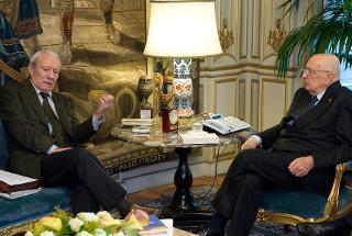 Il Presidente Giorgio Napolitano con Andrea Geremicca, Presidente dell'Associazione Mezzogiorno Europa, in occasione dell'incontro con i promotori dell'appello &quot;Mezzogiorno su la testa!&quot;