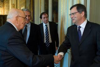 Il Presidente Giorgio Napolitano saluta il nuovo Presidente della Consob, Giuseppe Vegas
