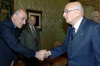 Il Presidente Giorgio Napolitano con don Giuseppe Dossetti ed i Presidenti di Camera e Senato, Bertinotti e Marini, in occasione della Giornata di studio "Giuseppe Dossetti all'Assemblea Costituente e nella politica italiana"