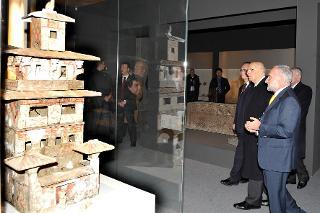 Il Presidente Giorgio Napolitano nel corso della visita alla Mostra &quot;Due Imperi - l'Aquila e il Dragone&quot; in occasione dell'anno della cultura cinese in Italia