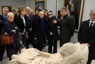 Il Presidente Giorgio Napolitano nel corso della visita al Museo del Novecento, sosta dinanzi all'opera di Arturo Martini &quot;La convalescente&quot;