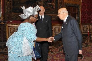 Il Presidente della Repubblica Giorgio Napolitano con la Signora Marie Rosemonde Deffon Yakoubou, nuovo Ambasciatore della Repubblica del Benin in occasione della presentazione delle Lettere Credenziali