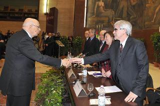 Il Presidente Giorgio Napolitano saluta gli oratori al termine del Convegno dal titolo &quot;L'Italia verso l'Unità. Letterati, eroi, patrioti&quot;, all'Università degli Studi &quot;La Sapienza&quot;