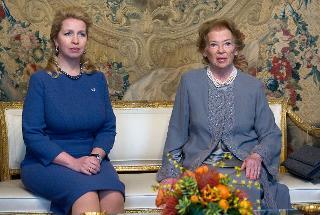 La signora Clio Bittoni, consorte del Presidente Giorgio Napolitano, a colloquio con la Sig.ra Medvedeva
