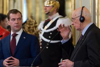 Il Presidente Giorgio Napolitano e il Presidente della Federazione Russa Dmitrij Anatol'evic Medvedev nel corso delle dichiarazioni alla stampa