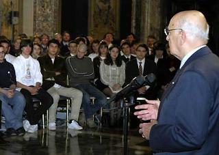 Il Presidente Giorgio Napolitano rivolge il suo indirizzo di saluto ad una delegazione di studenti, in occasione del X anniversario dell'istituzione dell Consulte Provinciali degli Studenti.