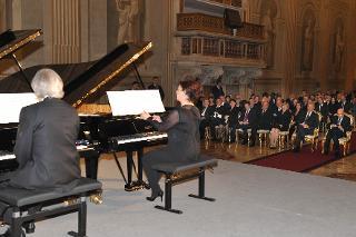 Il Presidente Giorgio Napolitano e Pal Schmitt, Presidente della Repubblica di Ungheria assistono al concerto in occasione della Presidenza ungherese dell'Unione Europea, nell'ambito del Romaeuropa Festival
