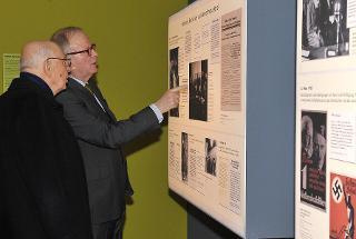 Il Presidente Giorgio Napolitano durante la visita alla Mostra su &quot;Hitler ed i tedeschi - Collettività nazionale e crimine&quot;, al Museo Storico Tedesco