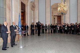 Il Presidente Giorgio Napolitano con il personale dell'Ambasciata ed i rappresentanti della Comunità italiana