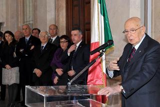 Il Presidente Giorgio Napolitano con il personale dell'Ambasciata ed i rappresentanti della Comunità italiana