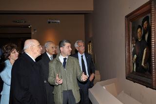 Il Presidente Giorgio Napolitano nel corso della visita alla Mostra su Lorenzo Lotto .