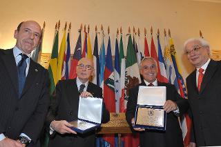 Il Presidente Giorgio Napolitano con Sebastian Pinera, Presidente della Repubblica del Cile, nel corso della cerimonia d'inaugurazione della nuova sede dell'Istituto Italo Latino Americano.