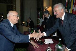 Il Presidente Giorgio Napolitano con il Premio Nobel Carlos Fuentes, al termine della cerimonia del 40° anniversario di fondazione dell'Istituto Italo-Latino Americano