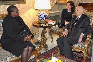 Il Presidente Giorgio Napolitano con la Signora Mary Sibusisiwe Mubi, inuovo Ambasciatore della Repubblica dello Zimbabwe, in occasione della presentazione delle Lettere Credenziali