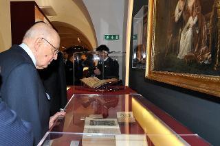 Il Presidente Giorgio Napolitano nel corso della visita alla Mostra "Alle radici dell'Identità Nazionale" allestita al Complesso Monumentale del Vittoriano