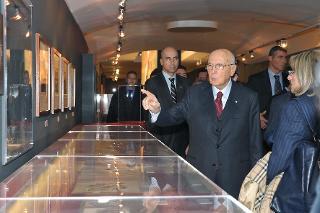 Il Presidente Giorgio Napolitano durante la visita alla Mostra &quot;Alle radici dell'Identità Nazionale&quot;