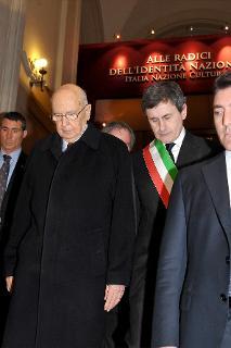 Il Presidente Giorgio Napolitano lascia il Complesso Monumentale del Vittoriano, al termine della visita alla Mostra &quot;Alle radici dell'Identità Nazionale&quot;