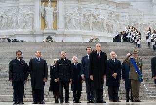 Il Presidente Giorgio Napolitano al termine della deposizione di una corona d'alloro sulla Tomba del Milite Ignoto