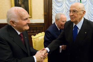 Il Presidente Giorgio Napolitano saluta i Presidenti Emeriti della Repubblica Oscar Luigi Scalfaro e Carlo Azeglio Ciampi, poco prima della cerimonia celebrativa del 150° dell'Unità d'Italia a Palazzo Montecitorio