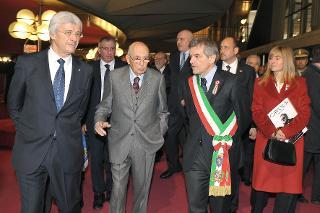 Il Presidente Giorgio Napolitano con Sergio Chiamparino, Sindaco di Torino, e Walter Vergnano, Sovrintendente del Teatro Regio in occasione delle celebrazioni per il 150° anniversario dell'Unità d'Italia
