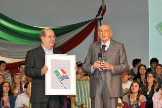 Il Presidente Giorgio Napolitano durante il suo intervento al Sermig-Arsenale della Pace in occasione della cerimonia di consegna del Premio &quot;Artigiano della Pace 2011&quot;