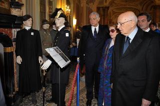 Il Presidente Giorgio Napolitano nel corso della visita alla mostra di uniformi e mezzi storici &quot;I primi 150 anni&quot;