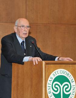 Il Presidente della Repubblica Giorgio Napolitano nel corso del suo intervento all'Università dell'Insubria