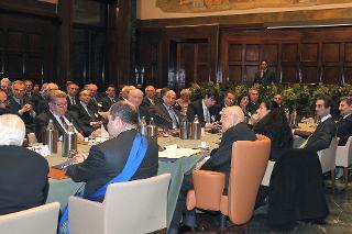 Il Presidente Giorgio Napolitano con i rappresentanti delle Autorità locali alla Camera di Commercio, Industria, Artigianato, Agricoltura