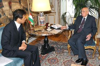 Il Presidente Giorgio Napolitano con il Signor Hiroyasu Ando, Ambasciatore del Giappone, durante i colloqui