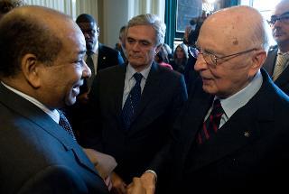 Il Presidente Giorgio Napolitano, al termine del suo intervento alle Nazioni Unite, con l'ex 'Ambasciatore della Libia presso l'ONU, Ibrahim Dammabshi e l'Ambasciatore italiano presso le Nazioni Unite, Cesare Maria Ragaglini