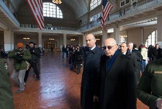 Il Presidente Giorgio Napolitano in visita a Ellis Island, nella &quot;Sala di registrazione&quot;