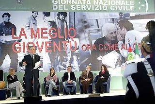 Il Presidente Giorgio Napolitano durante il suo indirizzo di saluto ai giovani del Servizio Civile alla Fiera di Roma