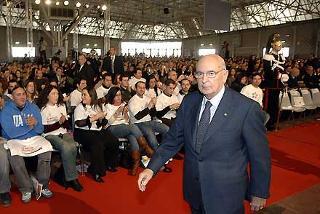 Il Presidente Giorgio Napolitano tra i giovani del Servizio Civile, in occasione dell'incontro alla Fiera di Roma
