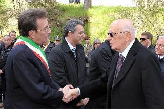 Il Presidente Giorgio Napolitano con Massimo Cialente, Sindaco de L'Aquila, in occasione della Messa in ricordo delle vittime del terremoto del 6 aprile 2009