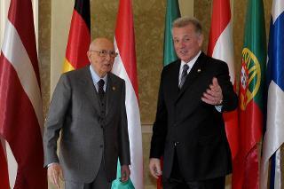 Il Presidente Giorgio Napolitano accolto dal Presidente della Repubblica di Ungheria Pal Schmitt, nel Salone dell'Impero in occasione del vertice informale dei Capi di Stato dell'Arraiolos Group &quot;Uniti per l'Europa&quot;
