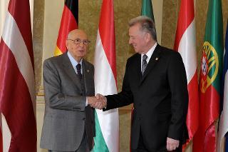 Il Presidente Giorgio Napolitano con il Presidente della Repubblica di Ungheria, Pal Schmitt in occasione dell'incontro Arraiolos &quot;Uniti per l'Europa&quot;