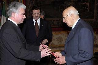 Il Presidente Giorgio Napolitano con il Signor Vladimir Zavazal, nuovo Ambasciatore della Repubblica Ceca, in occasione della presentazione delle Lettere Credenziali