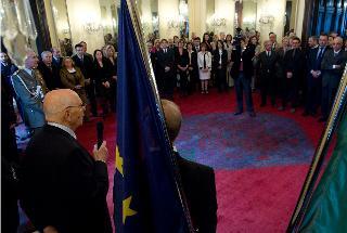 Il Presidente Giorgio Napolitano con a fianco l'Amb. d'Italia a Praga Fabio Pigliapoco rivolge il suo saluto ai rappresentanti della collettività italiana e al personale dell'Ambasciata