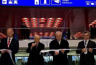 Il Presidente Giorgio Napolitano con l'Amministratore Delegato di Ferrovie Ceche Petr Zÿaluda, il Presidente della Repubblica Ceca Vaclav Klaus e l'Amministratore Delegato di Ferrovie dello Stato Mauro Moretti, inaugura la rinnovata Stazione Centrale