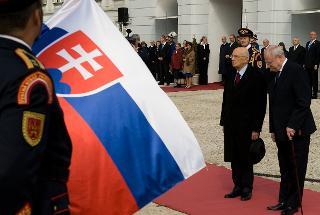 Il Presidente Giorgio Napolitano e il Presidente della Repubblica Slovacca Ivan Gasparovic durante la cerimonia di benvenuto in occasione della visita ufficiale