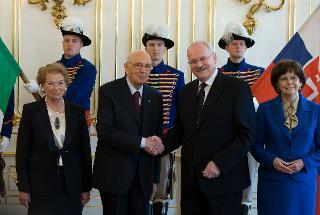 Il Presidente Giorgio Napolitano, il Presidente della Repubblica Slovacca Ivan Gasparovic e le rispettive consorti