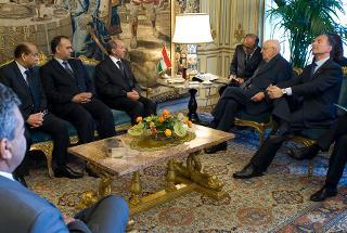 Il Presidente Giorgio Napolitano, con a fianco il Ministro degli Affari Esteri Franco Frattini, nel corso dei colloqui con Mustafa Abdul Jalil, Presidente del Consiglio Nazionale di Transizione libico.