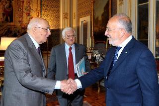 Il Presidente Giorgio Napolitano accoglie il Prof. Ugo De Siervo, Presidente della Corte costituzionale in visita di congedo