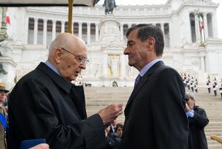 Il Presidente Giorgio Napolitano consegna la Medaglia d'Oro al Merito Civile alla memoria di Mario Pucci al Signor Paolo Pucci, nipote del decorato