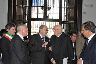 Il Presidente Giorgio Napolitano al suo arrivo alla Casa Madre del Mutilato di Guerra in occasione dell'incontro con gli esponenti delle Associazioni Combattentistiche e Partigiane e le Associazioni d'Arma